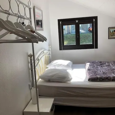Proche Sarlat : Ideal Couple - Climatise & Piscine Apartment *